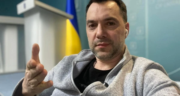 Арестович: При атаці на міст у Херсоні знищено ворожу ППО