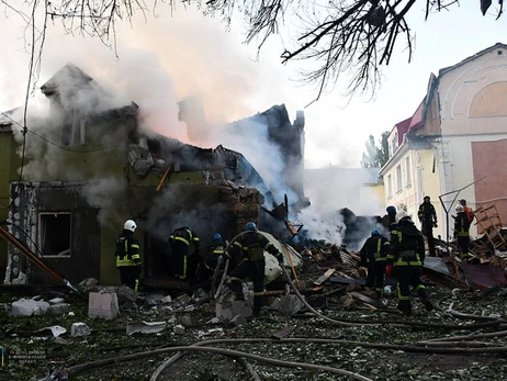 Росіяни спалили склад із тисячами тонн продуктів у Миколаєві