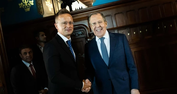 Глава МИД Венгрии приехал в Москву за “миром” и газом