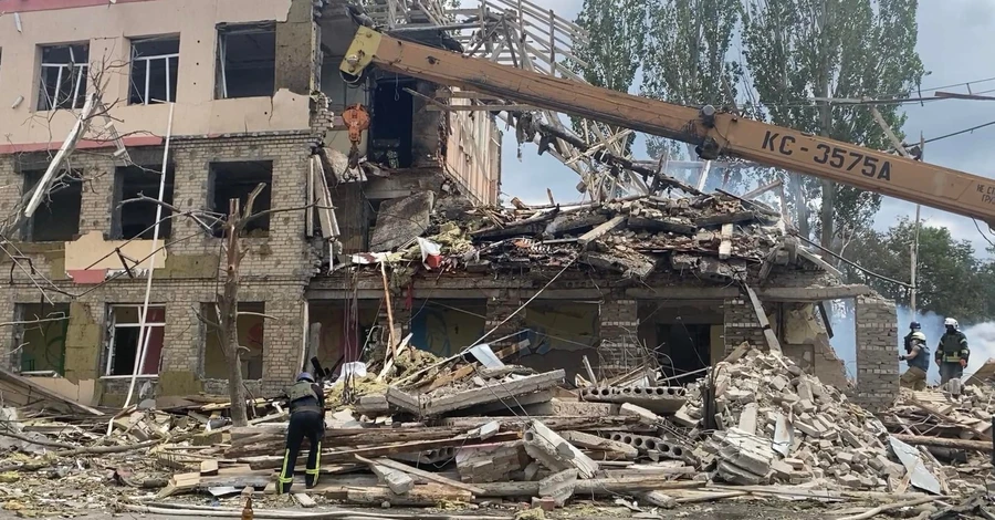 Под завалами школы в Краматорске нашли тела трех погибших