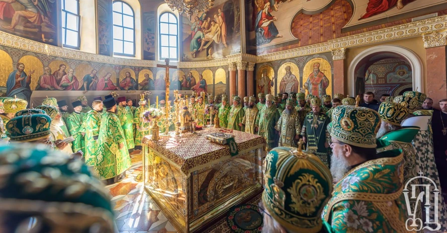 Служба по этнополитике: УПЦ продолжает признавать связь с Вселенским православием через РПЦ