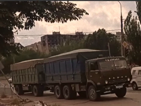 Росіяни відновили електропостачання в порту Маріуполя і вивозять викрадене зерно