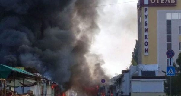 У Донецьку -  велика пожежа на нафтобазі 