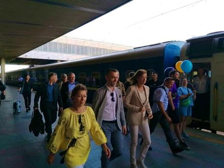 Глава МИД Словении приехала в Киев для встречи с Кулебой