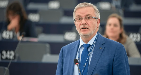 Немецкий евродепутат призывает передать Украине конфискованные активы РФ