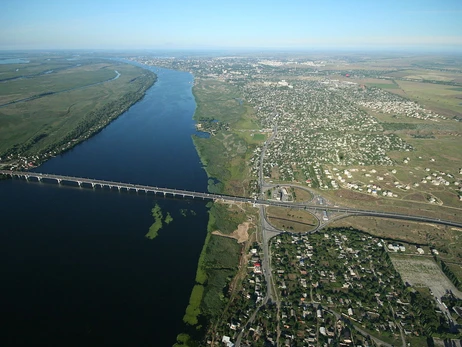 Россияне похитили теплоход, чтобы переправляться через Днепр у Антоновского моста