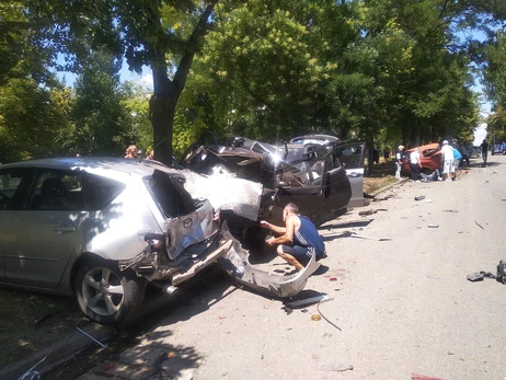 В Запорожье водитель BMW “под кайфом” наехал на шесть авто и пытался сбежать
