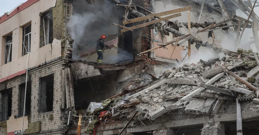 Ракетний удар по житловому кварталу Краматорська: п'ятеро поранено, один загинув