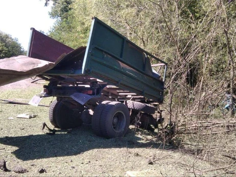 На Сумщині вантажівка підірвалася на мінах, є загиблий та поранені