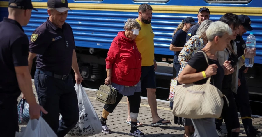 Масова евакуація з Донбасу: розселять усіх – помилки минулого враховано