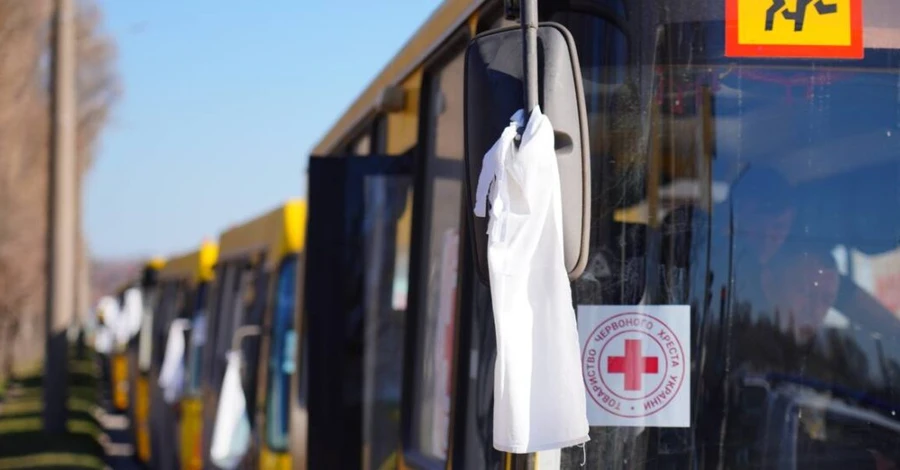 На Херсонщині росіяни розстріляли евакуаційний автобус, є жертви