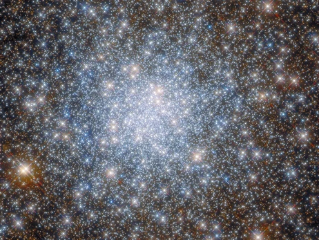 Телескоп Hubble сфотографировал красивейшее звездное скопление в созвездии Стрельца