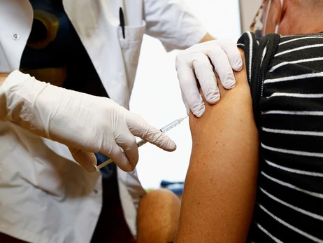 Вакцинація від COVID-19 в Україні: раніше за день робили стільки щеплень, скільки зараз – за місяць
