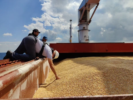 Судно с українською кукурудзою пройшло перевірку у Стамбулі і попрямує до Лівану