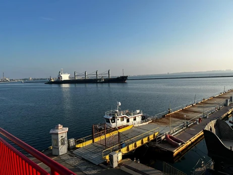 Из портов Одессы и Черноморска вышли три судна с зерном