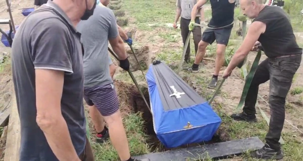 У Бучі поховали 15 людей, тіла яких не впізнали