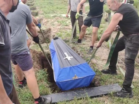 В Буче похоронили 15 человек, тела которых не опознали