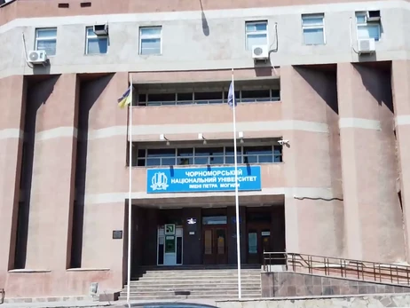 Мэр Николаева показал университет и школу, в которых Россия “нашла” военных