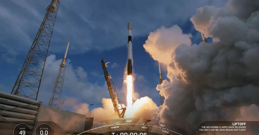 SpaceX успішно вивела на орбіту понад півсотні супутників Starlink