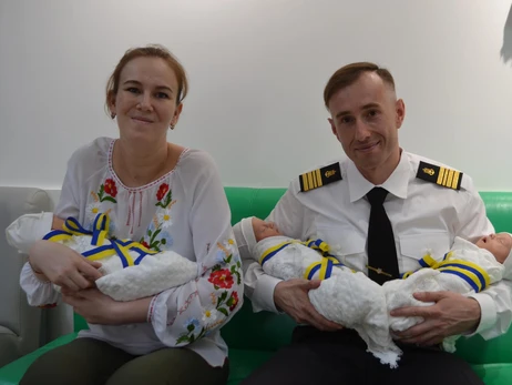 У сім'ї українських військовослужбовців народилися трійнята