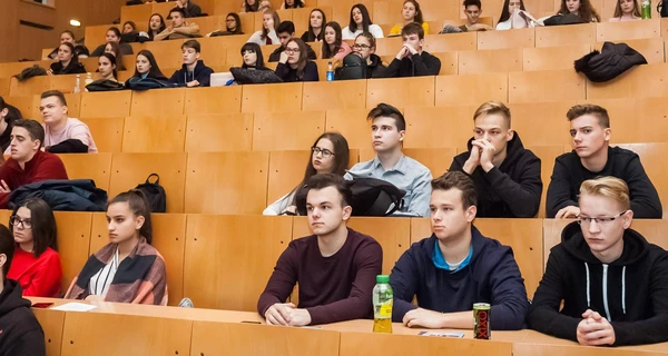 Глава ВСУ Залужный просит разрешить студентам выезжать за границу