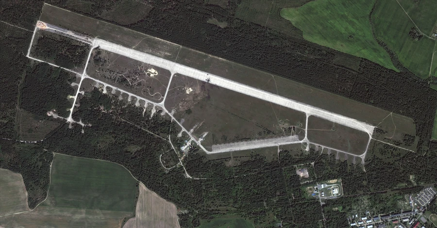 Супутники зафіксували сліди вибухів на білоруському аеродромі 