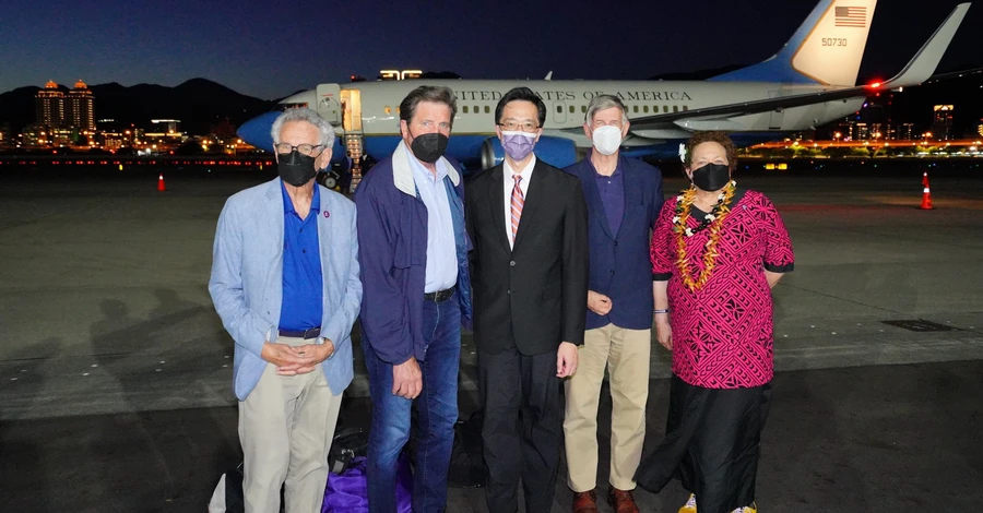 Американські законодавці прибули до Тайваню через 12 днів після Пелосі
