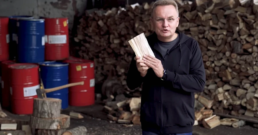 Мэр Львова призвал заготавливать дрова и покупать буржуйки