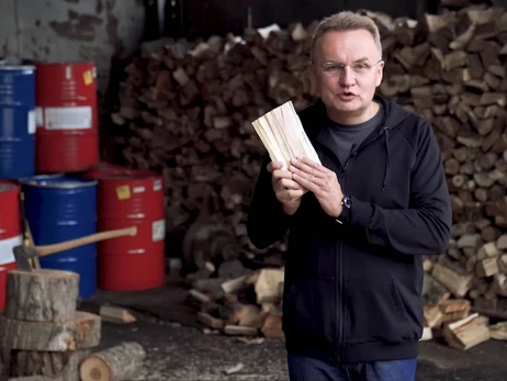 Мэр Львова призвал заготавливать дрова и покупать буржуйки