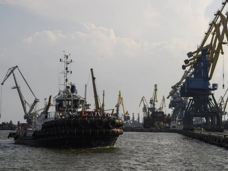 В Мариуполе российские оккупанты пытаются вывезти из порта всю металлопродукцию 