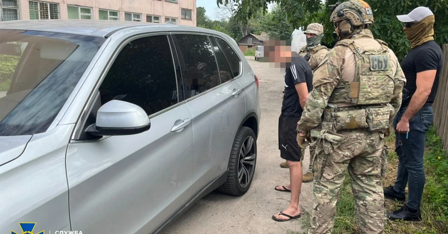 СБУ задержала агента РФ, который в начале вторжения «провел» на Киев технику оккупантов