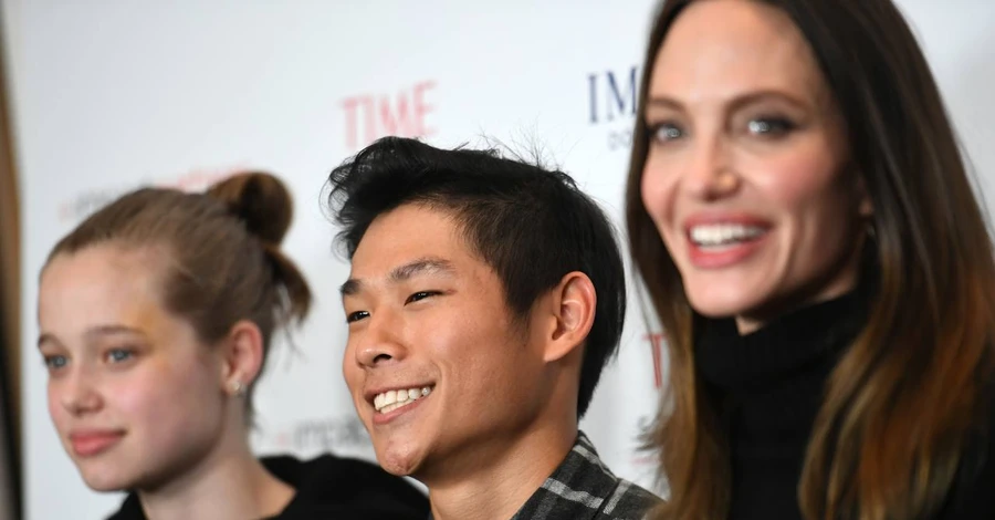 Джоли снимает новый фильм вместе с сыновьями-подростками