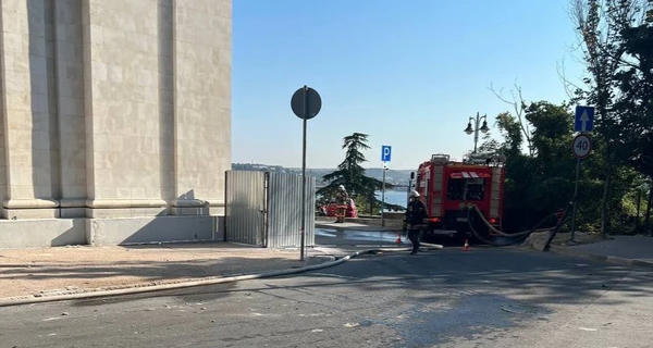 У Севастополі лунають вибухи: на дах штабу Чорноморського флоту впав безпілотник