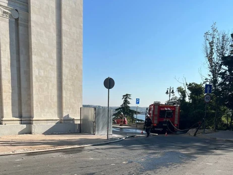 У Севастополі лунають вибухи: на дах штабу Чорноморського флоту впав безпілотник
