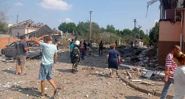 На Миколаївщині росіяни влучили у багатоповерхівку у Вознесенську, постраждали 12 людей