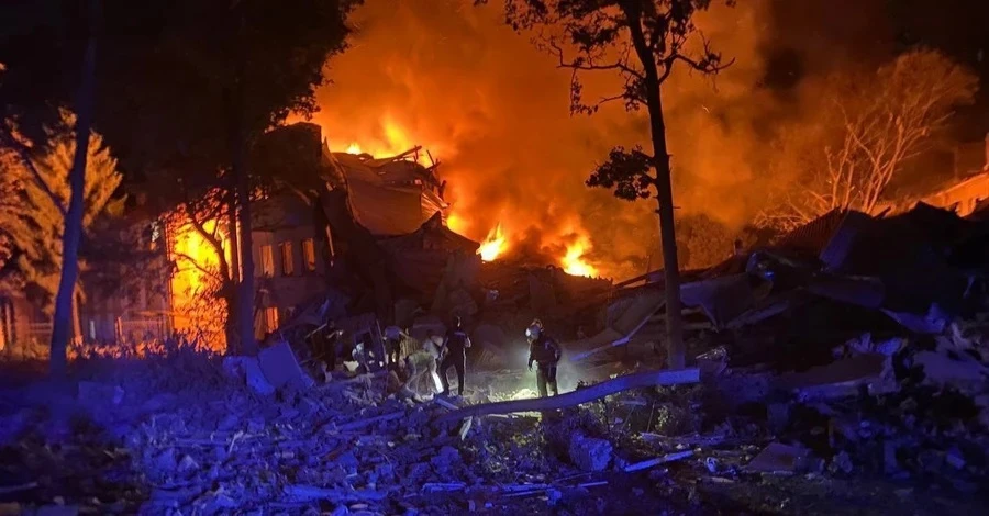 Из-под завалов общежития в Харькове достали тела еще троих жертв российского удара