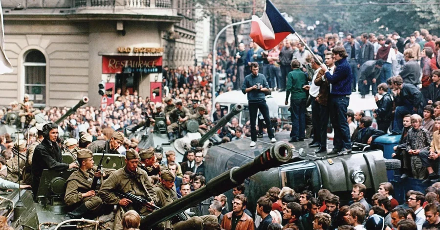 В Чехии в годовщину оккупации перечисляют Украине по 1968 крон