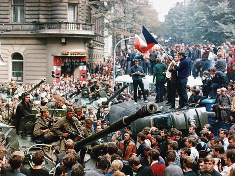 В Чехии в годовщину оккупации перечисляют Украине по 1968 крон