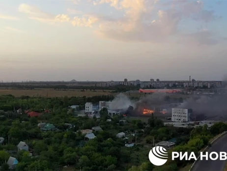 В Донецке с ночи продолжаются взрывы на складе боеприпасов