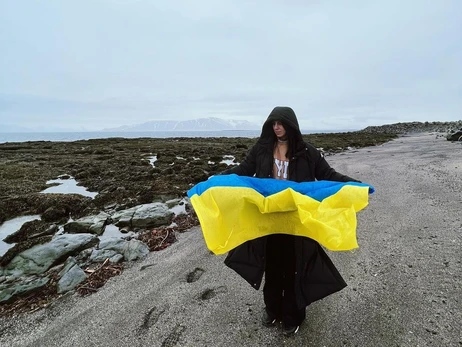 Где звезды флаг Украины поднимали: Джамала в Исландии, а Барских в США