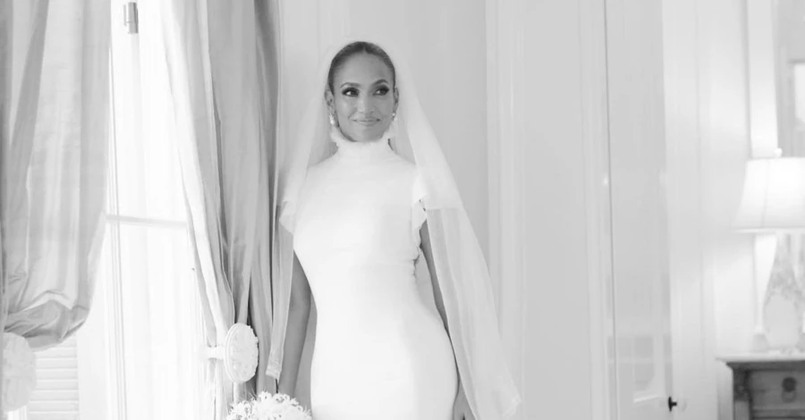 Жемчуга и шлейф из 1000 платков: Ralph Lauren показал свадебные платья Лопес