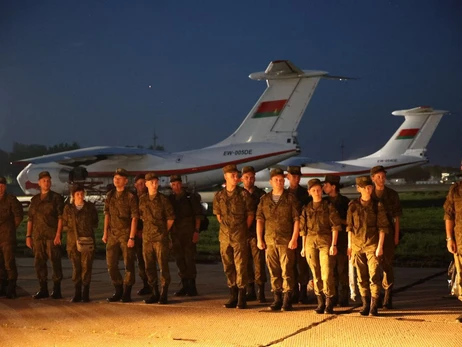 Беларусь минимум на неделю продлила военные учения у границ с Украиной