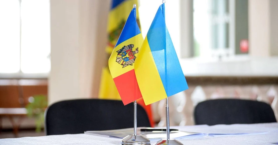 Украина и Молдова отменили разрешения на грузовые перевозки