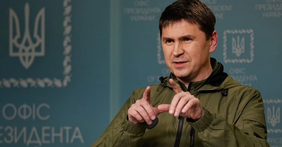 Подоляк: Украина разрабатывает эвакуационные маршруты для жителей Крыма