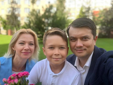 Украинские депутаты и министры показали своих школьников