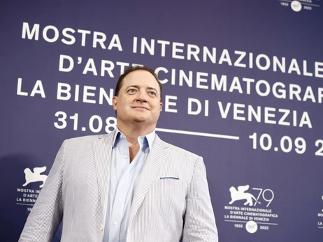 Кінозірка 90-х Фрейзер розплакався після шести хвилин овацій на Венеціанському кінофестивалі