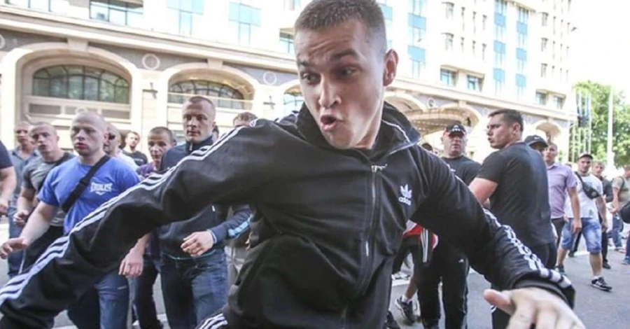 Суд закрив справу проти Вадима Тітушка, який у 2013 році нападав на журналістів