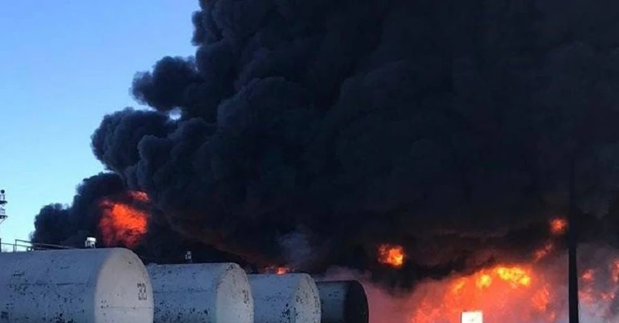 Спасатели потушили пожар на нефтебазе в Кривом Роге