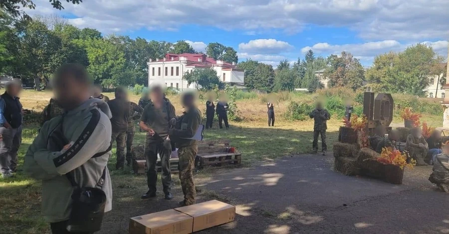 Суд отправил под стражу двух военных из-за взрыва на выставке оружия в Чернигове