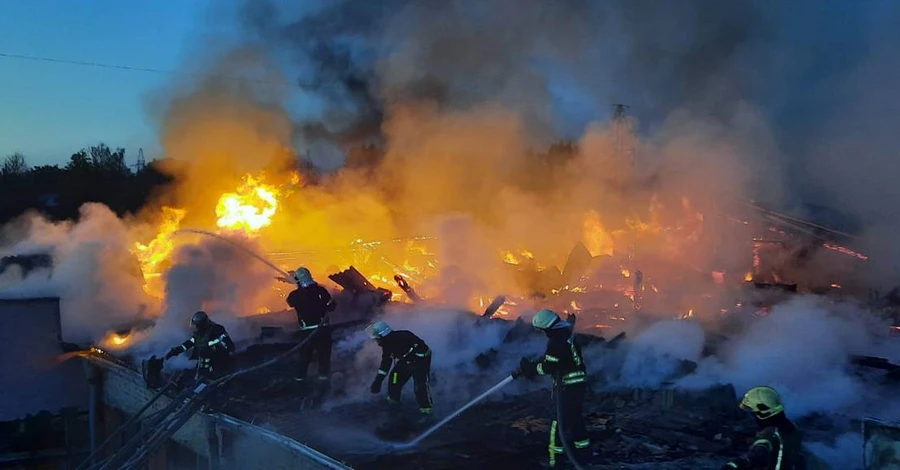 Россияне ударили ракетами по Харькову, вспыхнул сильный пожар